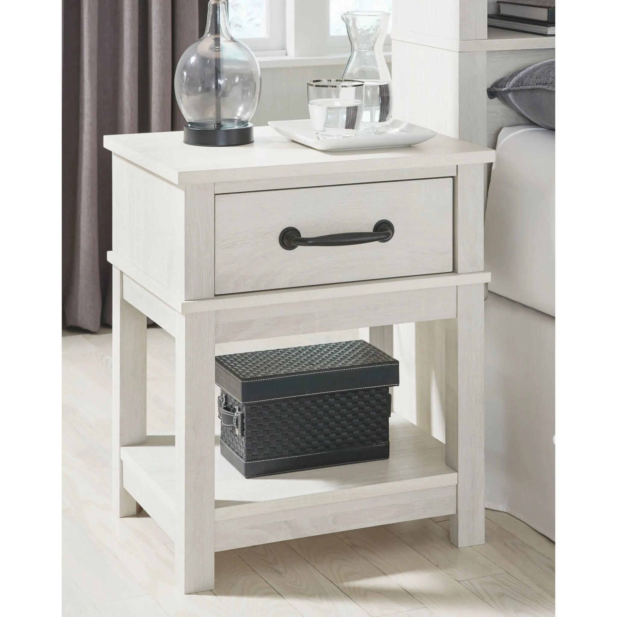 Dorrinson Nightstand - White