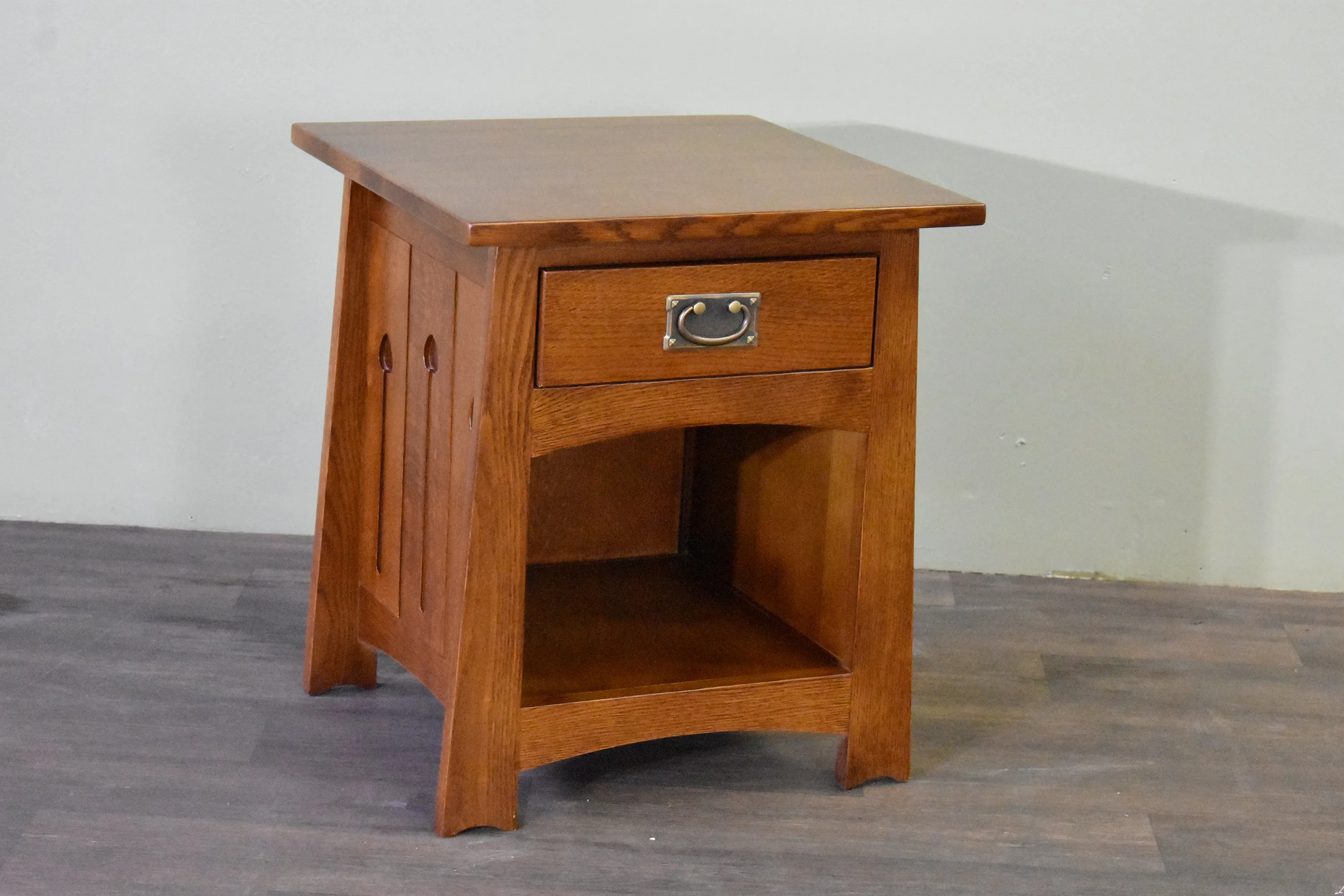 Mission Style Solid Quarter Sawn Oak Keyhole End Table
