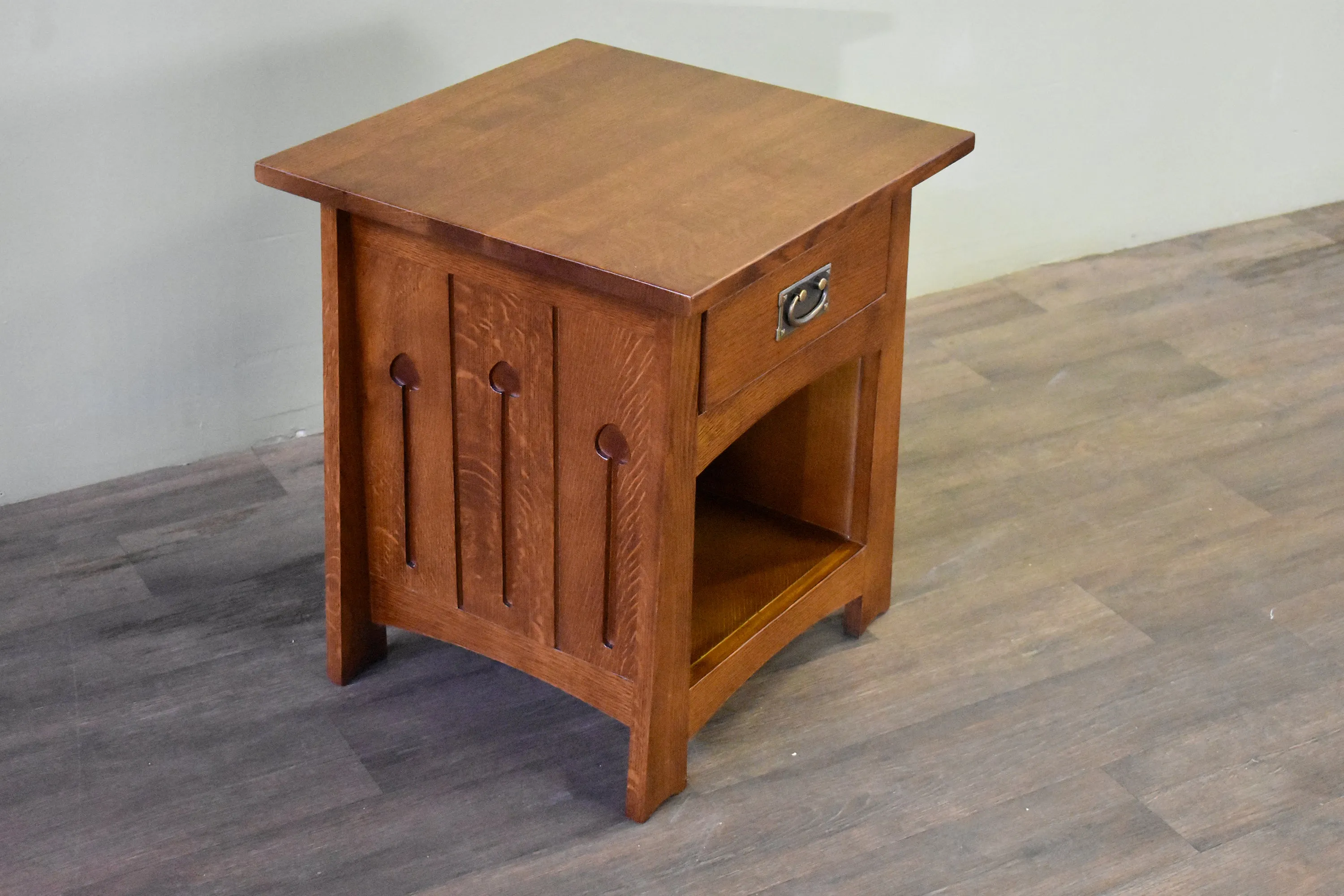 Mission Style Solid Quarter Sawn Oak Keyhole End Table