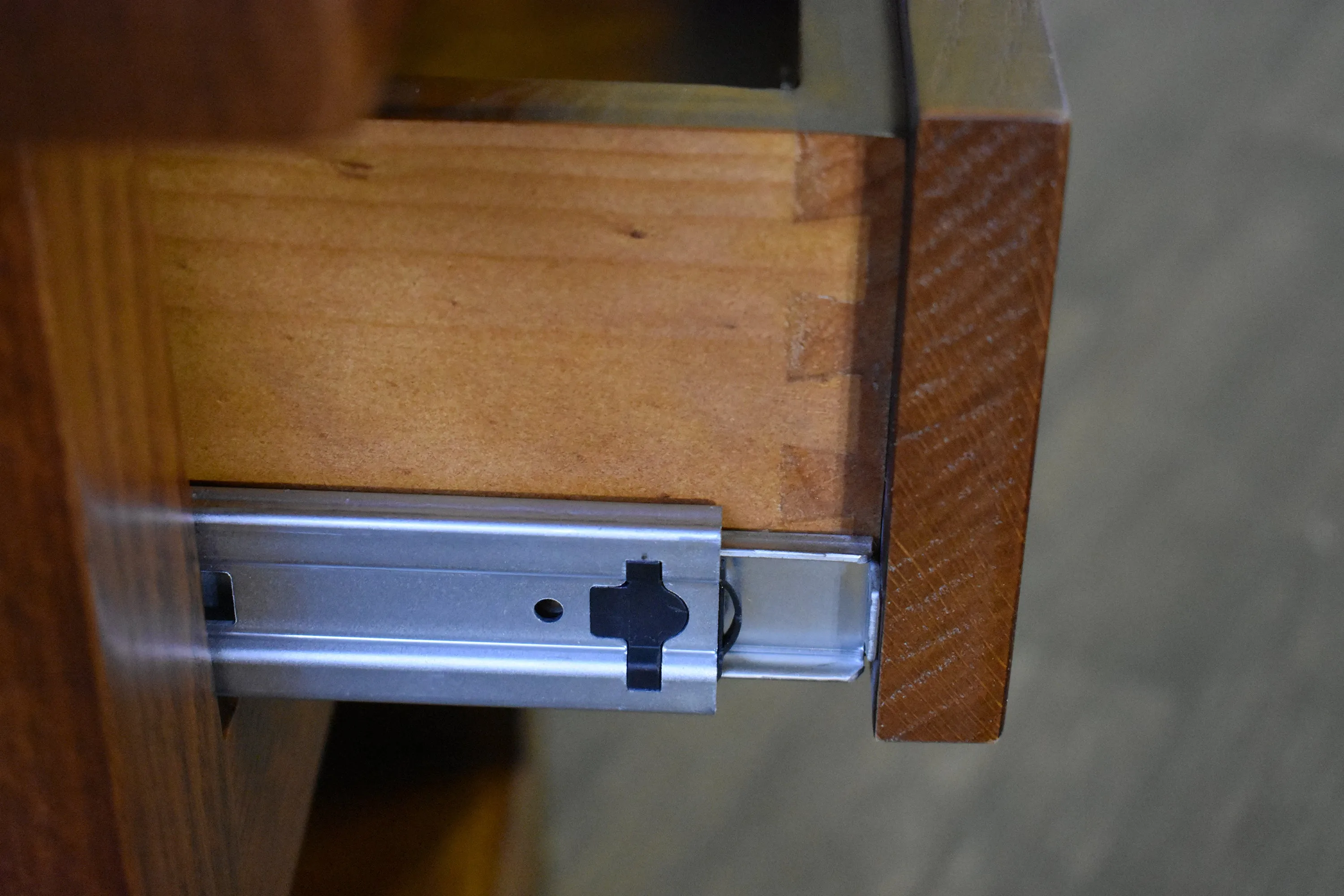 Mission Style Solid Quarter Sawn Oak Keyhole End Table