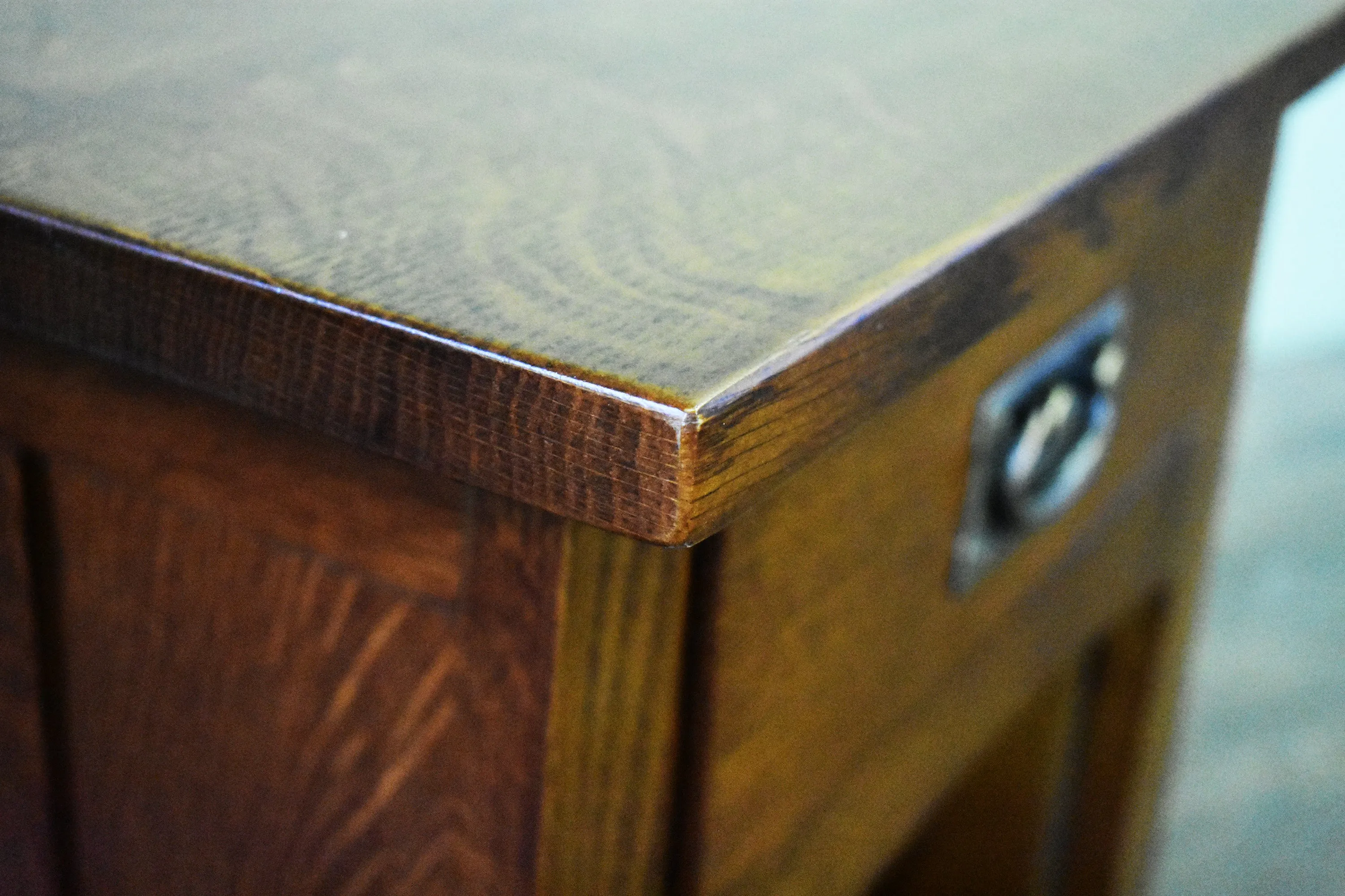 Mission Style Solid Quarter Sawn Oak Keyhole End Table