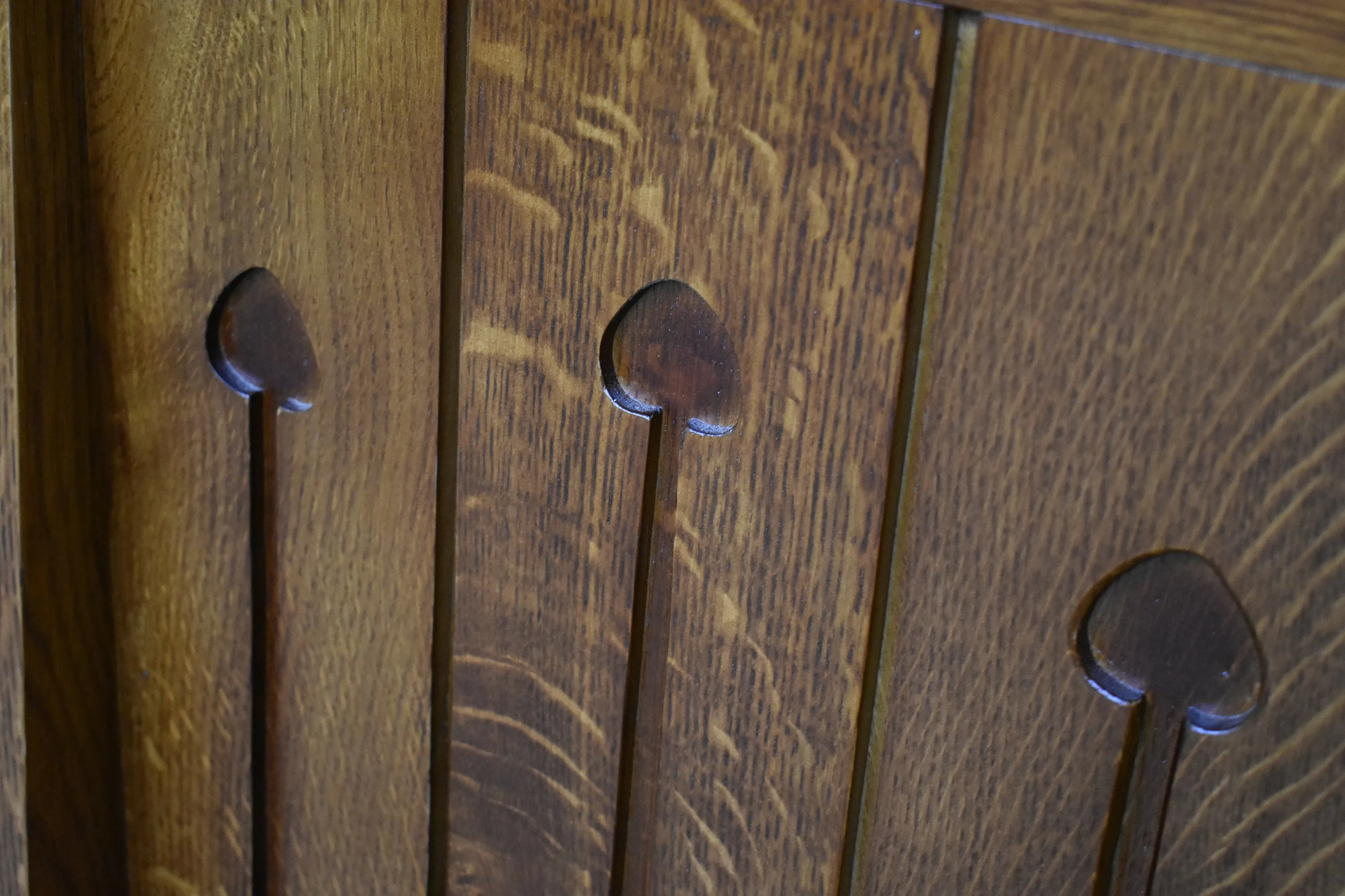 Mission Style Solid Quarter Sawn Oak Keyhole End Table